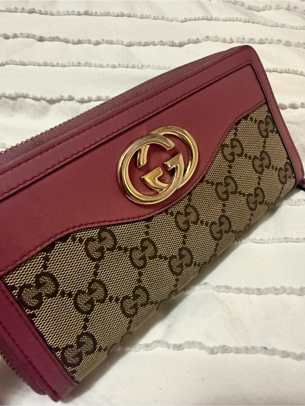 Gucci GG Supreme Continental Wallet in Deep Pink with Gold Logo